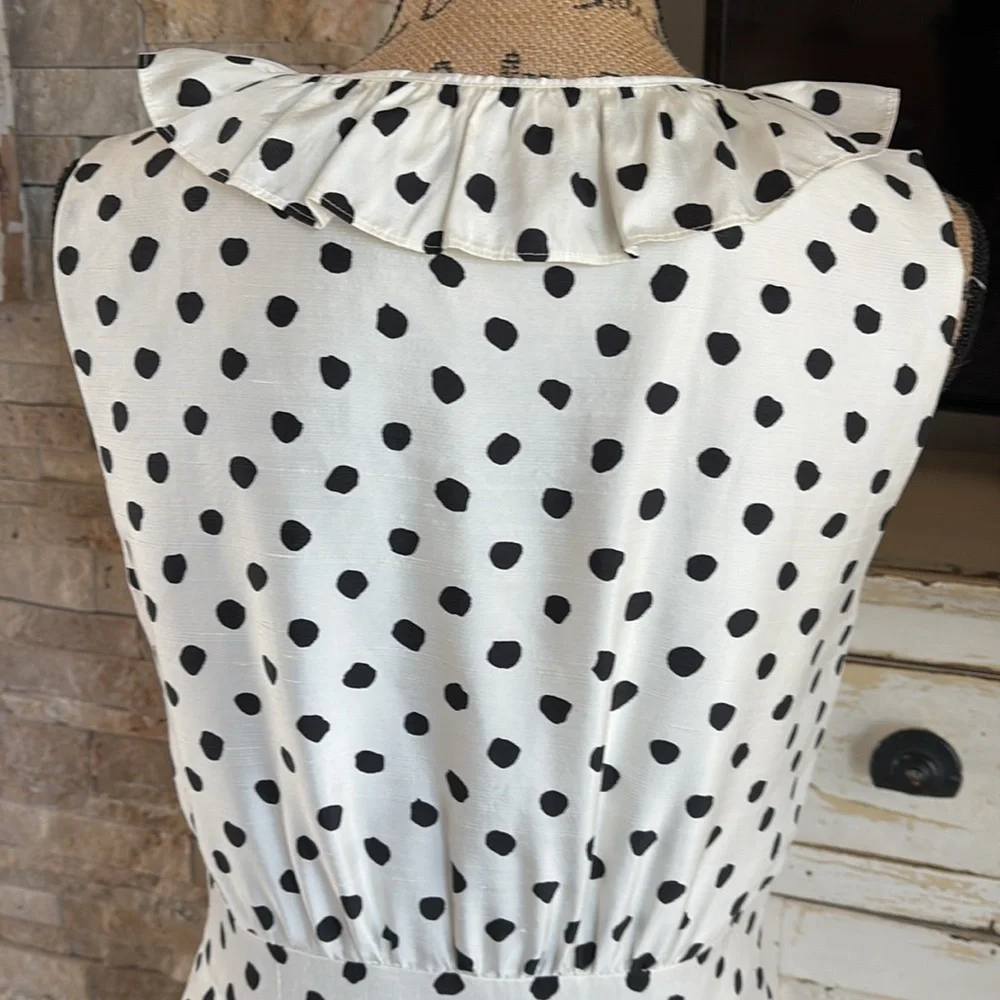 Kate Spade 100% silk white black polka dot sleeveless ruffle top dress. Size zip